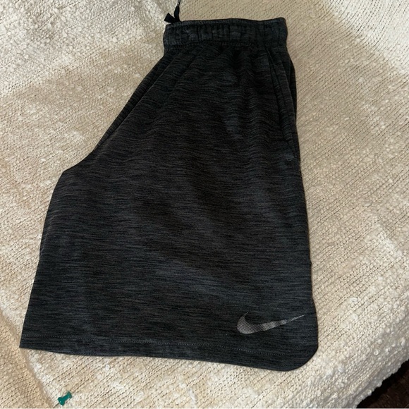 UEC Nike Men’s Dri-Fit Gray Basketball Shorts Sz Medium - Picture 1 of 11